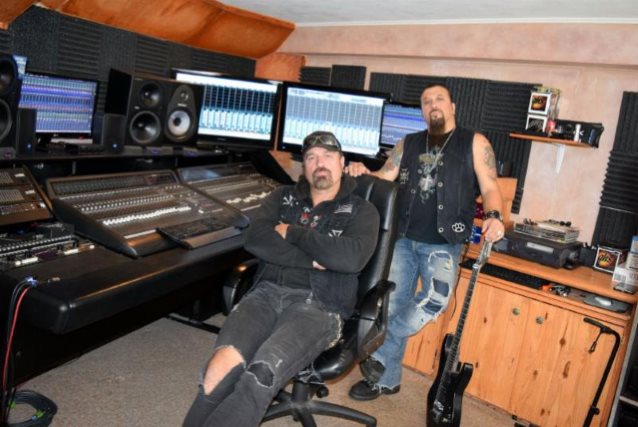 ADRENALINE MOB: Τελείωσαν οι ηχογραφήσεις του νέου τους δίσκου!
