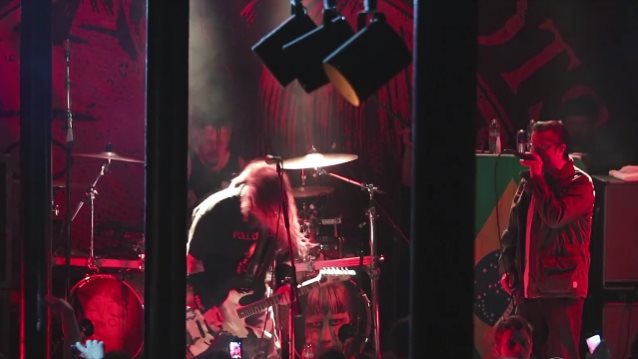 MAX & IGOR CAVALERA: Δείτε τους να παίζουν με special guest τον MIKE PATTON!