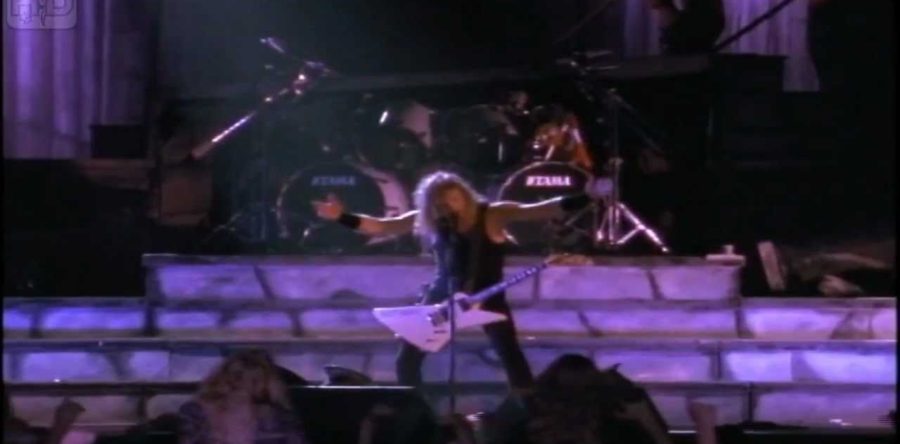 Και όμως, οι METALLICA παίξανε το “Moth Into Flame” το 1989 στο Σιάτλ! (Funny βίντεο)