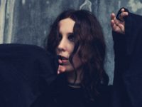 CHELSEA WOLFE: Επιλογές τραγουδιών απ’ τα 7 studio albums της