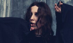 CHELSEA WOLFE: Επιλογές τραγουδιών απ’ τα 7 studio albums της