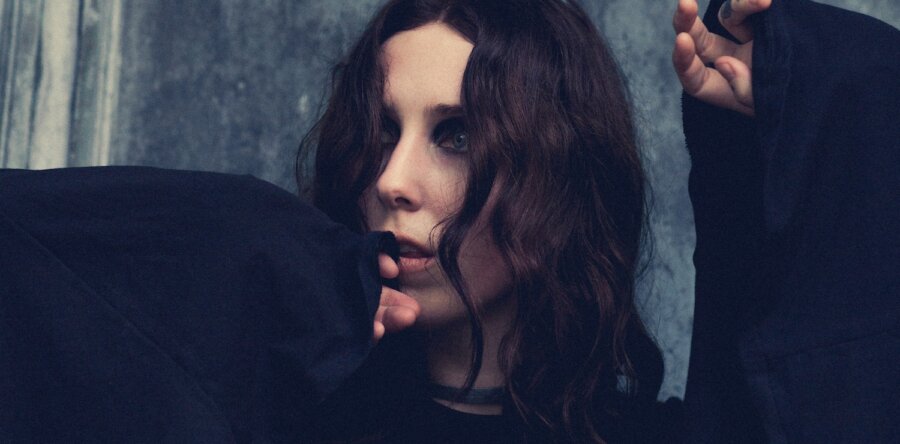 CHELSEA WOLFE: Επιλογές τραγουδιών απ’ τα 7 studio albums της