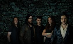 Εκπληκτική συμφωνική διασκευή του “Thunderstruck” (AC/DC) από τους Orion’s Reign με συμμετοχή οπαδών από όλο τον κόσμο (Βίντεο)