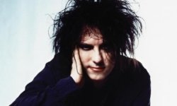 Γενέθλια για τον Robert Smith (THE CURE), ο οποίος κλείνει σήμερα τα 64 του χρόνια!