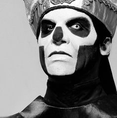 Ο Papa Emeritus (GHOST) κράζει την metal και θεωρεί την pop πιο έντιμη!