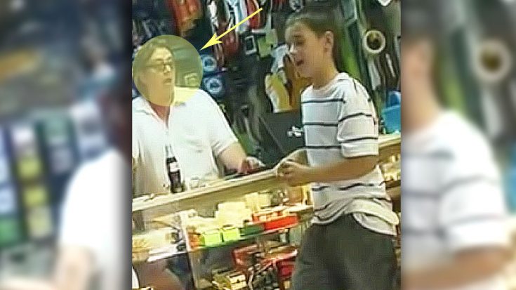 Το παιδί με τη μεγάλη φωνή που τράνταξε ένα κατάστημα με κιθάρες! (ΒΙΝΤΕΟ)