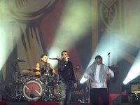 SERJ TANKIAN: Αποχαιρετά τον CHRIS CORNELL παίζοντας το ‘Like A Stone’ μαζί με τα εναπομείναντα μέλη των AUDIOSLAVE