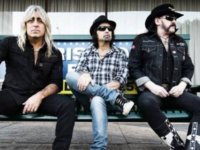 MOTÖRHEAD: Ανακοίνωσαν την κυκλοφορία του “Under Cöver”, μια συλλογή από τις καλύτερες διασκευές τους!