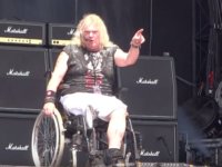 Steve Grimmett (GRIM REAPER): Δίνει την πρώτη του συναυλία με το προσθετικό πόδι