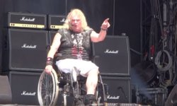Steve Grimmett (GRIM REAPER): Δίνει την πρώτη του συναυλία με το προσθετικό πόδι