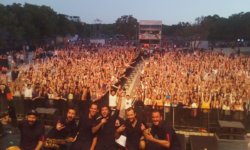 Οι KOZA MOSTRA έκαναν 20000 Τούρκους να τραγουδούν…Ελληνικά!
