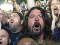 DAVE GROHL: Πηγαίνει σε show των METALLICA και κάθεται ανάμεσα στο κοινό!