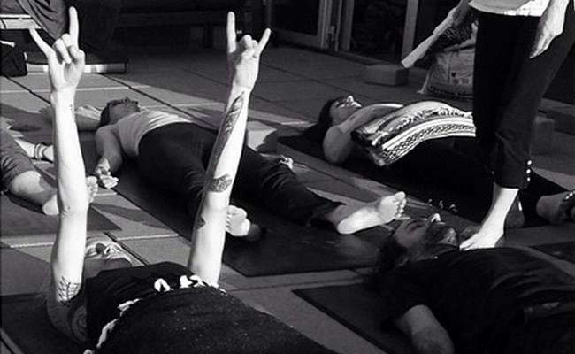 BLACK METAL YOGA στο ιστορικό κέντρο της Αθήνας!