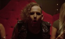 STONE SOUR: Νέο music video για το “Rose Red Violent Blue (This Song Is Dumb & So Am I)”, με guest συμμετοχή των STEEL PANTHER