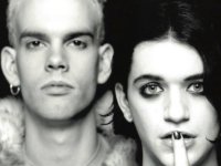 PLACEBO: Ακυρώνουν δύο συναυλίες λόγω προβλημάτων υγείας του τραγουδιστή