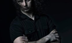 FLESHGOD APOCALYPSE: Ο νέος τους ντράμερ κάνει εμετό πάνω στη σκηνή, χωρίς να σταματήσει το κομμάτι