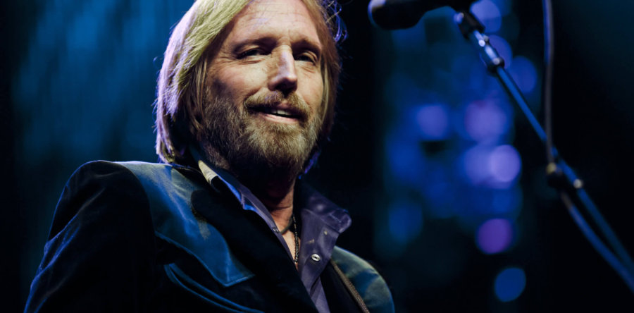 TOM PETTY: Διαψεύδεται η είδηση του θανάτου του, χαροπαλεύει στο νοσοκομείο