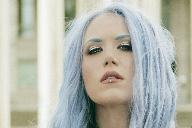 Alissa White-Gluz (ARCH ENEMY):”Δεν μπορώ να κατανοήσω την έννοια του θανάτου καθώς είμαι άθεη”