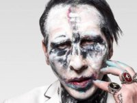MARILYN MANSON: Τραυματίστηκε σοβαρά όταν κετέρευσε μέρος του σκηνικού πάνω του. Σε κρίσιμη κατάσταση στο νοσοκομείο…