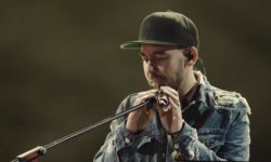 LINKIN PARK: ΔΕΙΤΕ ολόκληρη τη συναυλία στη μνήμη του CHESTER BENNINGTON!