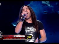 Διαγωνιζόμενος στο ελληνικό The Voice τραγουδάει το “Enter Sandman”
