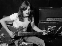 Τα τραγούδια των AC/DC ανεβαίνουν στα Billboard Charts μετά τον θάνατο του Malcolm Young