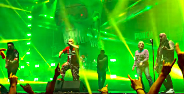 FIVE FINGER DEATH PUNCH: ΔΕΙΤΕ την εμφάνιση τους με την “heavy metal γιαγιά” στο Oslo!
