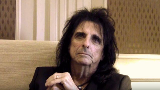 ALICE COOPER: Θύμα αυτοκινητιστικού ατυχήματος