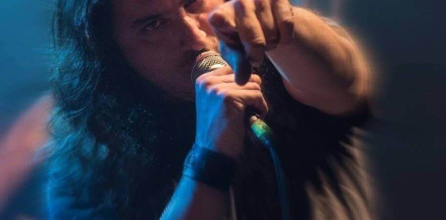 Ακούστε τη διασκευή του θρυλικού ‘Stairway To Heaven’ από τον Dee Theodorou των ILLUSORY.