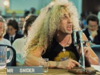 33 χρόνια πριν ο Dee Snider (Twisted Sister) γελοιοποιεί το Κογκρεσο που κατηγορεί τη ροκ μουσική για ακατάλληλο image & στίχους