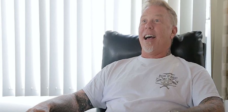 James Hetfield Flashback: Ρουφαει ήλιο και μιμείται τον Rob Halford!!