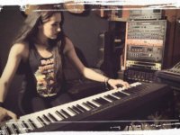 Η Ελληνίδα NAYA GRANA διασκευάζει στο πιάνο το “Infinite Dreams” των IRON MAIDEN και μας μαγεύει! (Βίντεο)