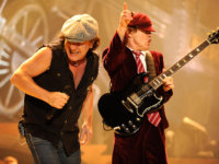AC/DC: Νέες φωτογραφίες του Stevie και του Angus Young αποδεικνύουν ότι βρίσκονται στο στούντιο!