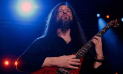 ALL THAT REMAINS: Απεβίωσε ο κιθαρίστας της μπάντας, Oli Herbert
