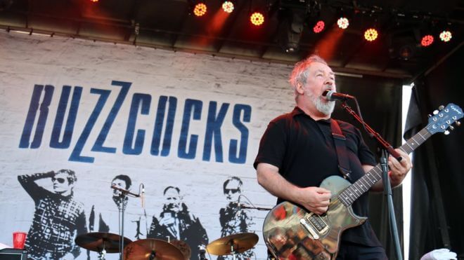 Απεβίωσε ο τραγουδιστής των BUZZCOCKS Pete Shelley σε ηλικία 63 ετών…