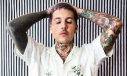 BRING ME THE HORIZON: Διάσειση για τον Oli Sykes μετά από ρίψη κινητού στο κεφάλι του!