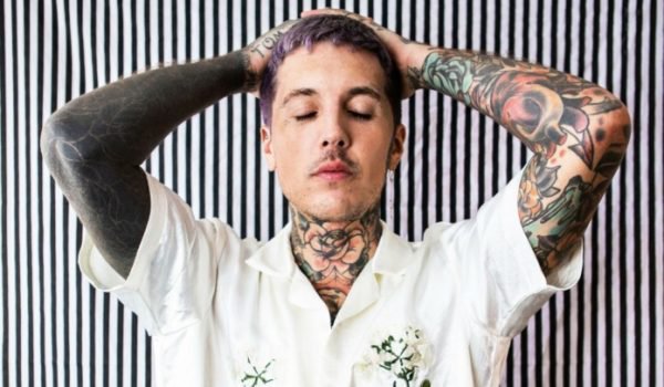 BRING ME THE HORIZON: Διάσειση για τον Oli Sykes μετά από ρίψη κινητού στο κεφάλι του!