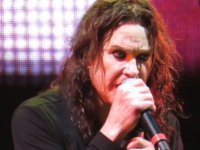 OZZY OSBOURNE: Βαριά άρρωστος παραμένει στο νοσοκομείο, ανησυχούν οι γιατροί