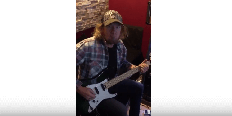 Adrian Smith (IRON MAIDEN): Τζαμάρει το ‘Comfortably Numb’ των PINK FLOYD στα RnR Studios.