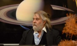 ΒΑΓΓΕΛΗΣ ΠΑΠΑΘΑΝΑΣΙΟΥ: Κλείνει σήμερα τα 76 του χρόνια.