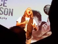 BRUCE DICKINSON: Τραγουδάει acapella ένα κομμάτι του “Revelations”