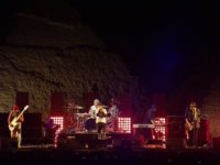RED HOT CHILI PEPPERS: Δείτε ολόκληρο το ιστορικό live στις πυραμίδες της Αιγύπτου