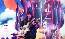 RITCHIE BLACKMORE’S RAINBOW: Ακούστε την καινούργια τους εκδοχή στο τραγούδι τους ‘Black Sheep of the Family’.