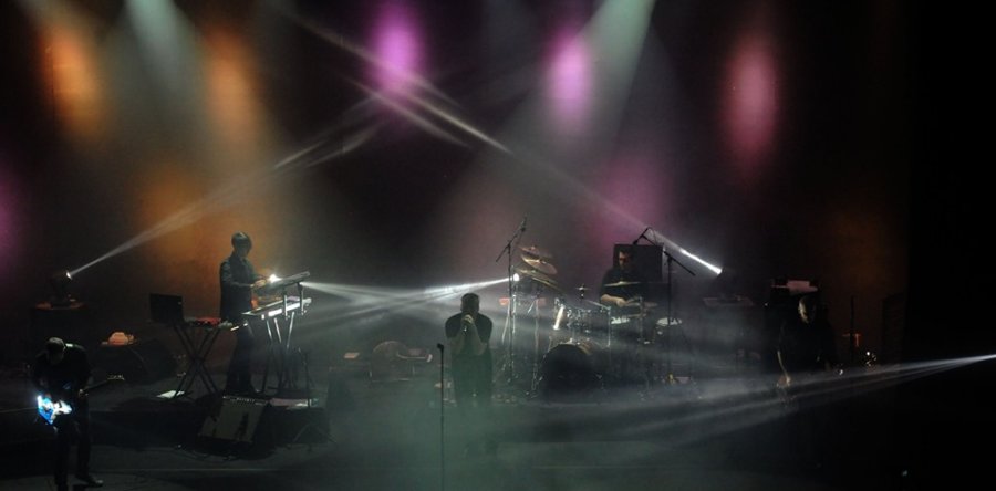 ΛΕΥΚΗ ΣΥΜΦΩΝΙΑ: Δείτε το official live video τους για το τραγούδι ‘Θα είμαι πολύ μακριά’.