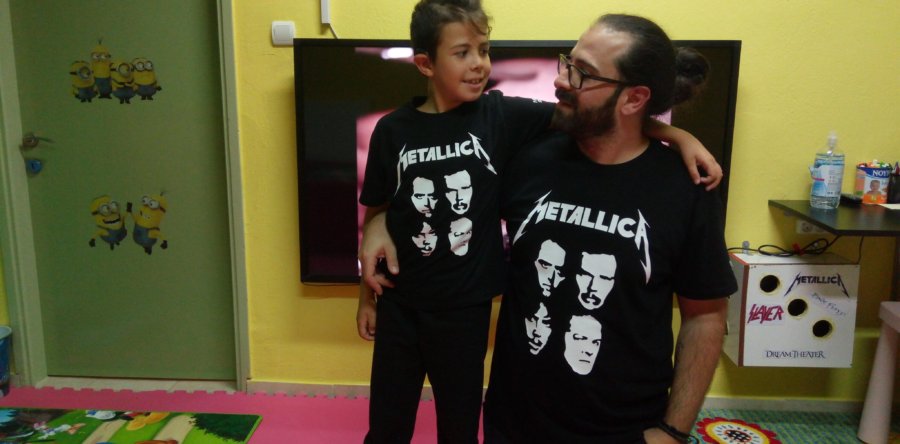 Λογοθεραπεία με METALLICA! Ο μικρός Χρήστος ροκάρει με το “Mama Said” (Βίντεο)