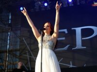 Γενέθλια για την Simone Simons (EPICA), που κλείνει σήμερα τα 38 της χρόνια!
