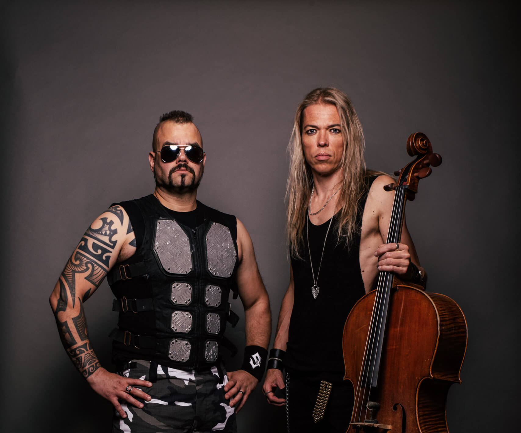 Группа sabaton. Группа Apocalyptica. Группа апокалиптика солист. Sabaton Apocalyptica. Группа Сабатон 2020.