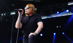 DON DOKKEN: Παρέλυσαν τα χέρια του μετά από χειρουργική επέμβαση!