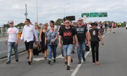Επετειακή παρέλαση από 150,000 fans των AC/DC στη μνήμη του Bon Scott (AC/DC) στην Αυστραλία!