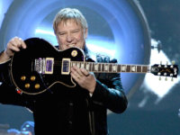 Θετικός στον κορονοιό ο κιθαρίστας των RUSH Alex Lifeson!